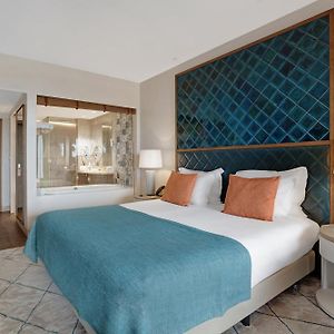 Zimmer mit Kingsize-Bett